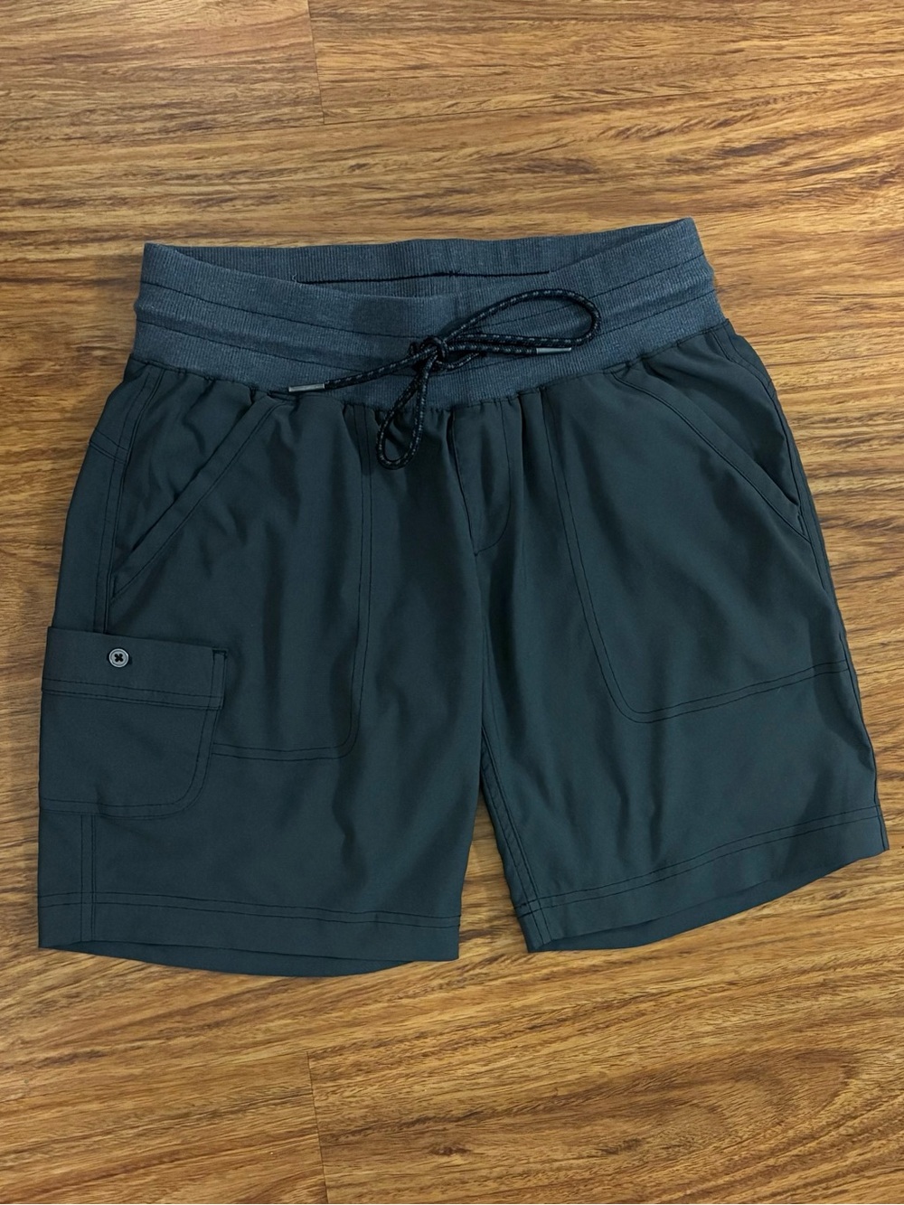 Columbia Sportswear Gray Activewear Shorts - Size Small - Hiking - Outdoors